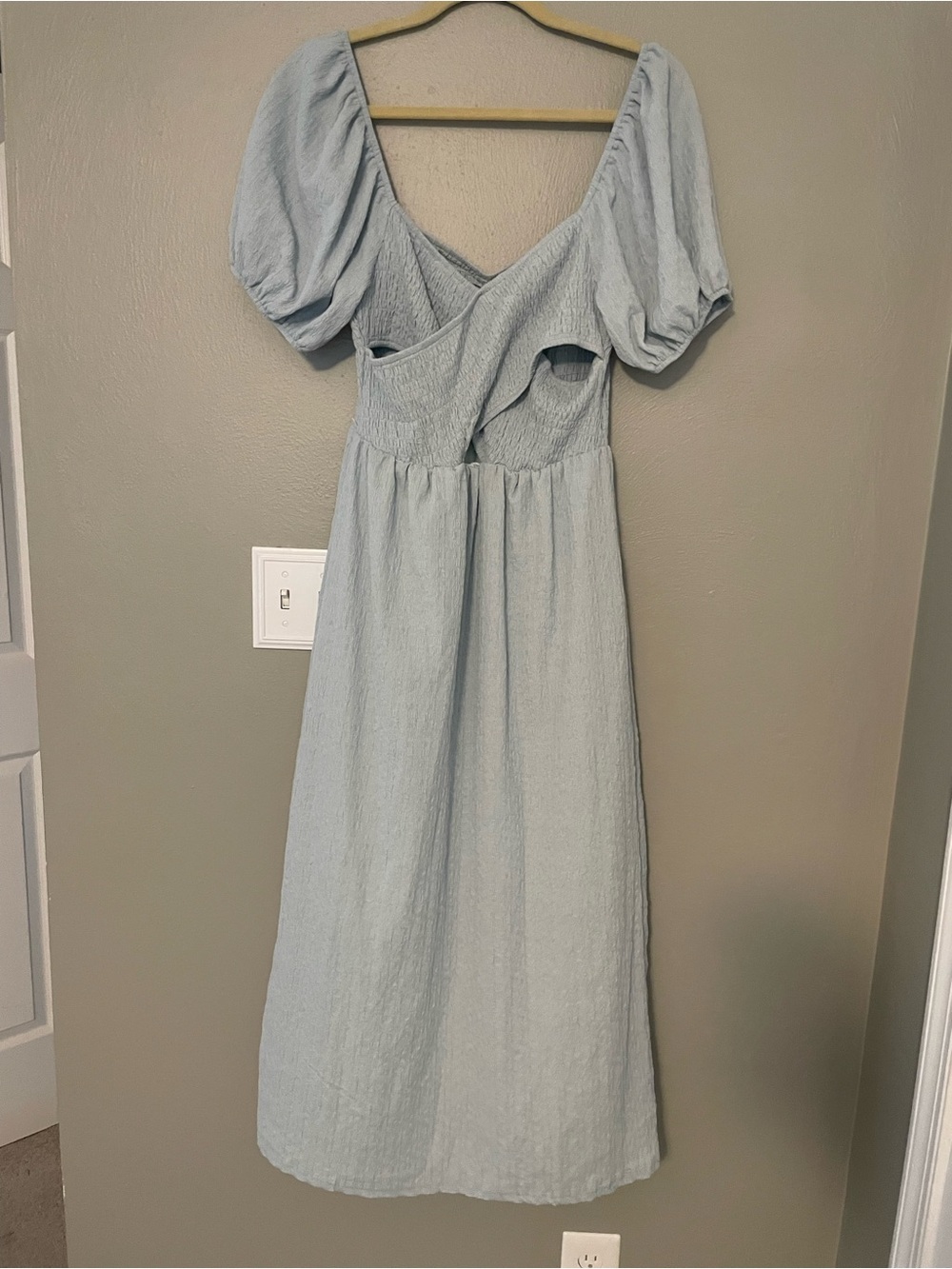 Worth Collective Smocked Puff Sleeve Sweetheart Neckline Dress in Powder Blue - Picture 2 of 4